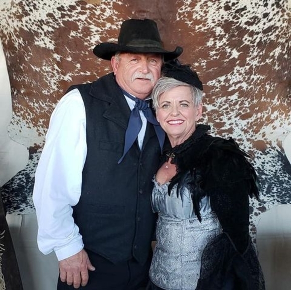 Meet your Posher, Debi - Picture 1 of 1